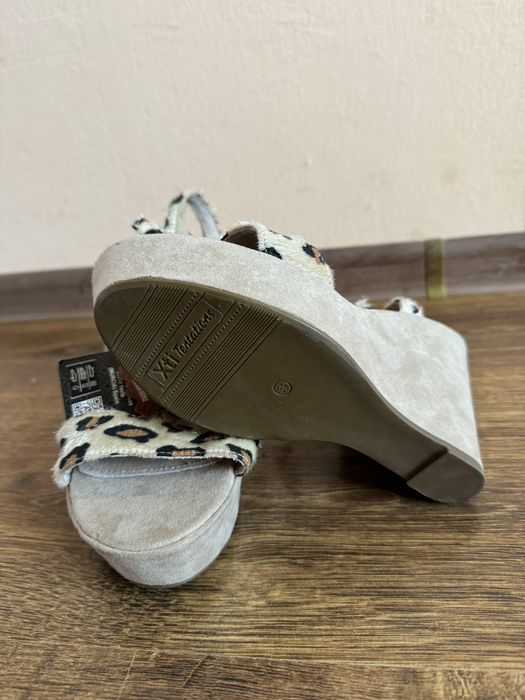 Босоніжки нові, шкіра, 39 розмір, 620 грн.