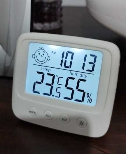 Термометр гигрометр новый с подсветкой,  будильником, часами.