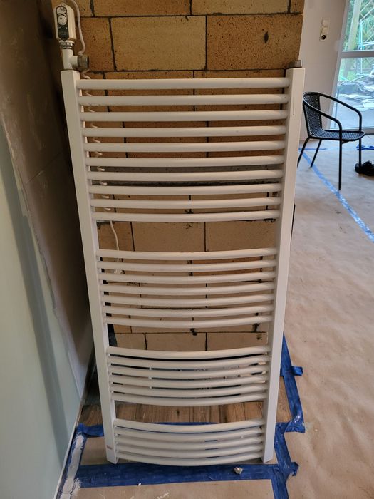 Grzejnik łazienkowy, kaloryfer z grzałką