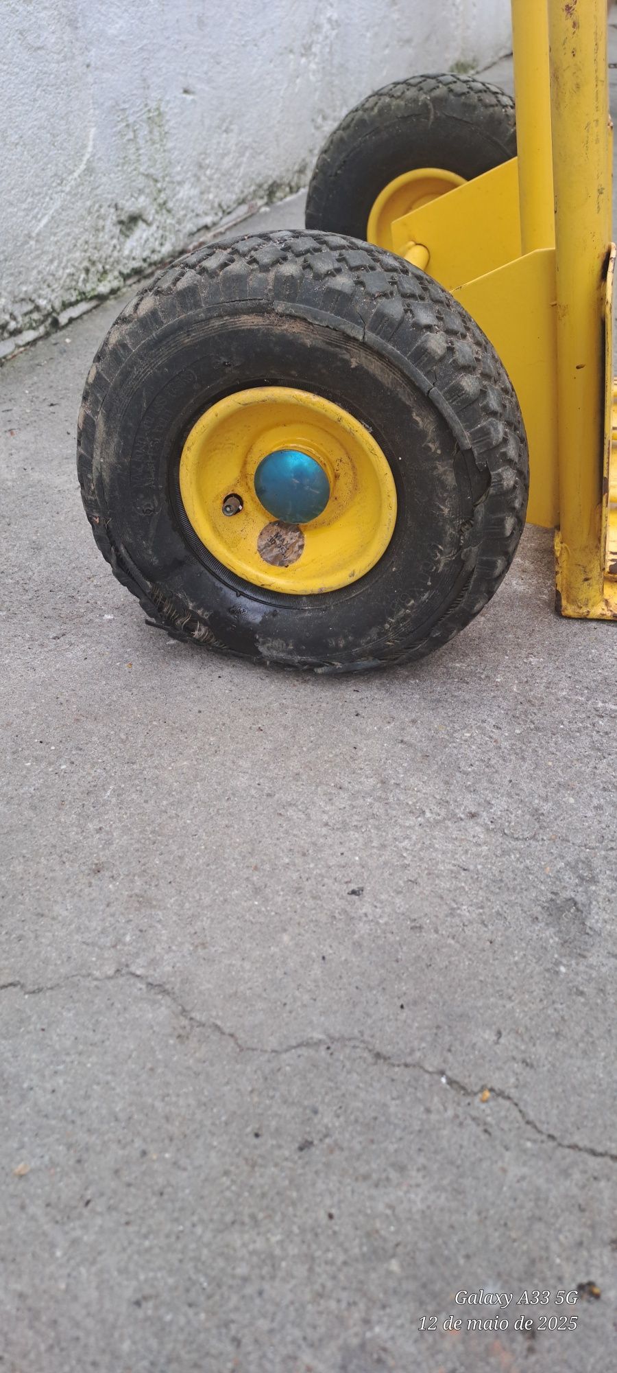 Carrinho de cargas STANLEY até 200Kg