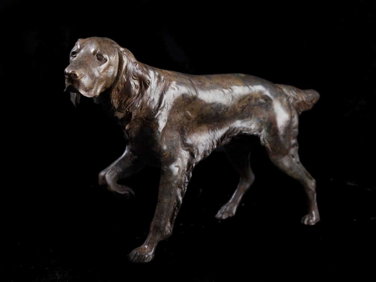 Escultura de Cão Sentado