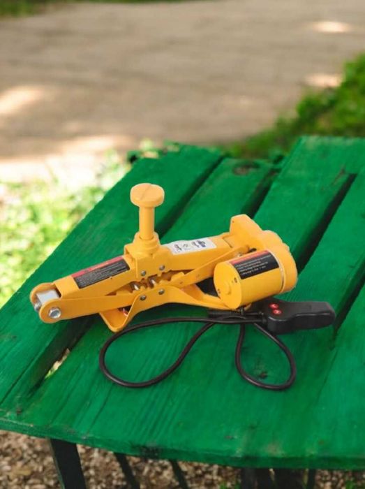 Електричний автомобільний домкрат до 2 тонн домкрат в машину