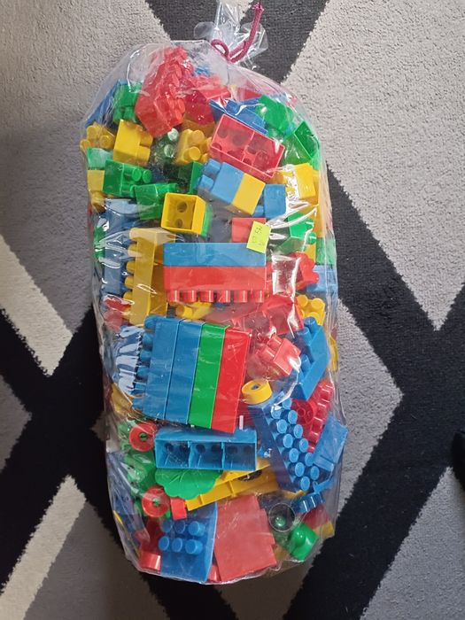 Klocki plastikowe używane + pluszaki z biedronki