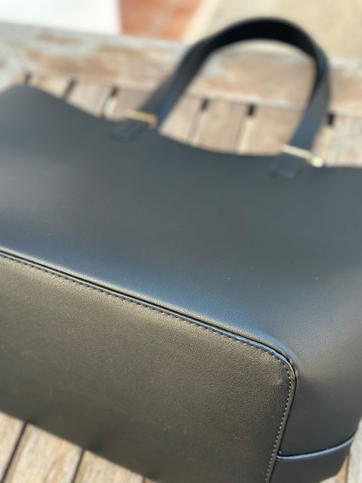 Bolsa Grande Preta Espaçosa e Leve Com Bolsa Interior Removível