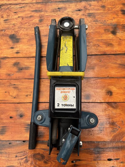 Домкрат подкатной 2 тони