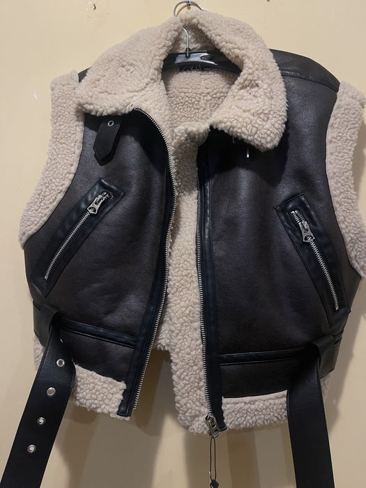 Zara безрукавка теплая