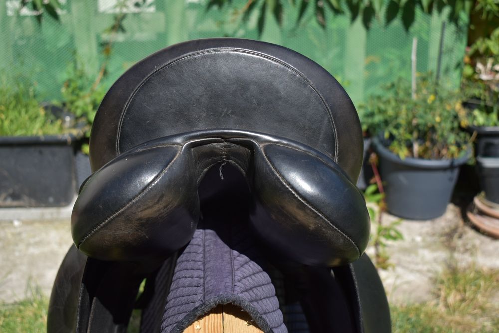 Siodło ujeżdżeniowe Barnsby 18"