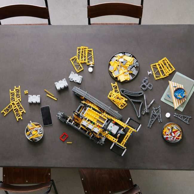 Конструктор LEGO Technic Гусеничний підйомний кран Liebherr LR 13000
