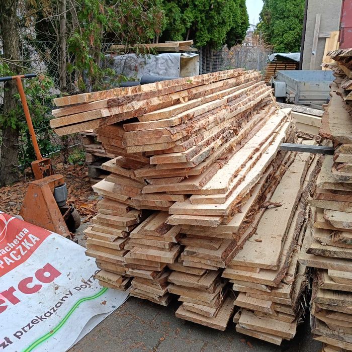 Więźba dachowa, kantówki, belki, łaty, deski.