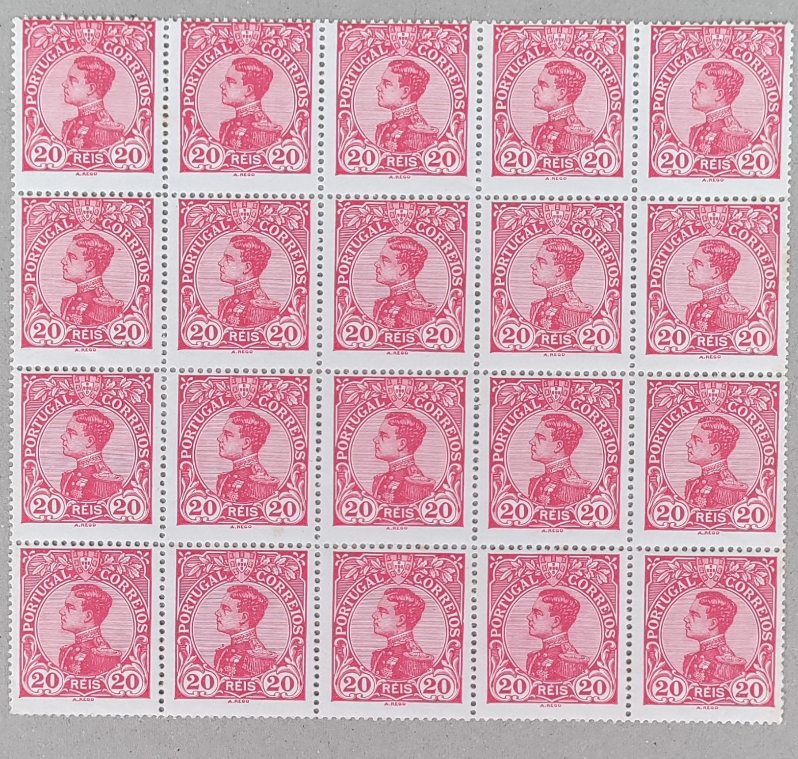 Folha com 20 selos