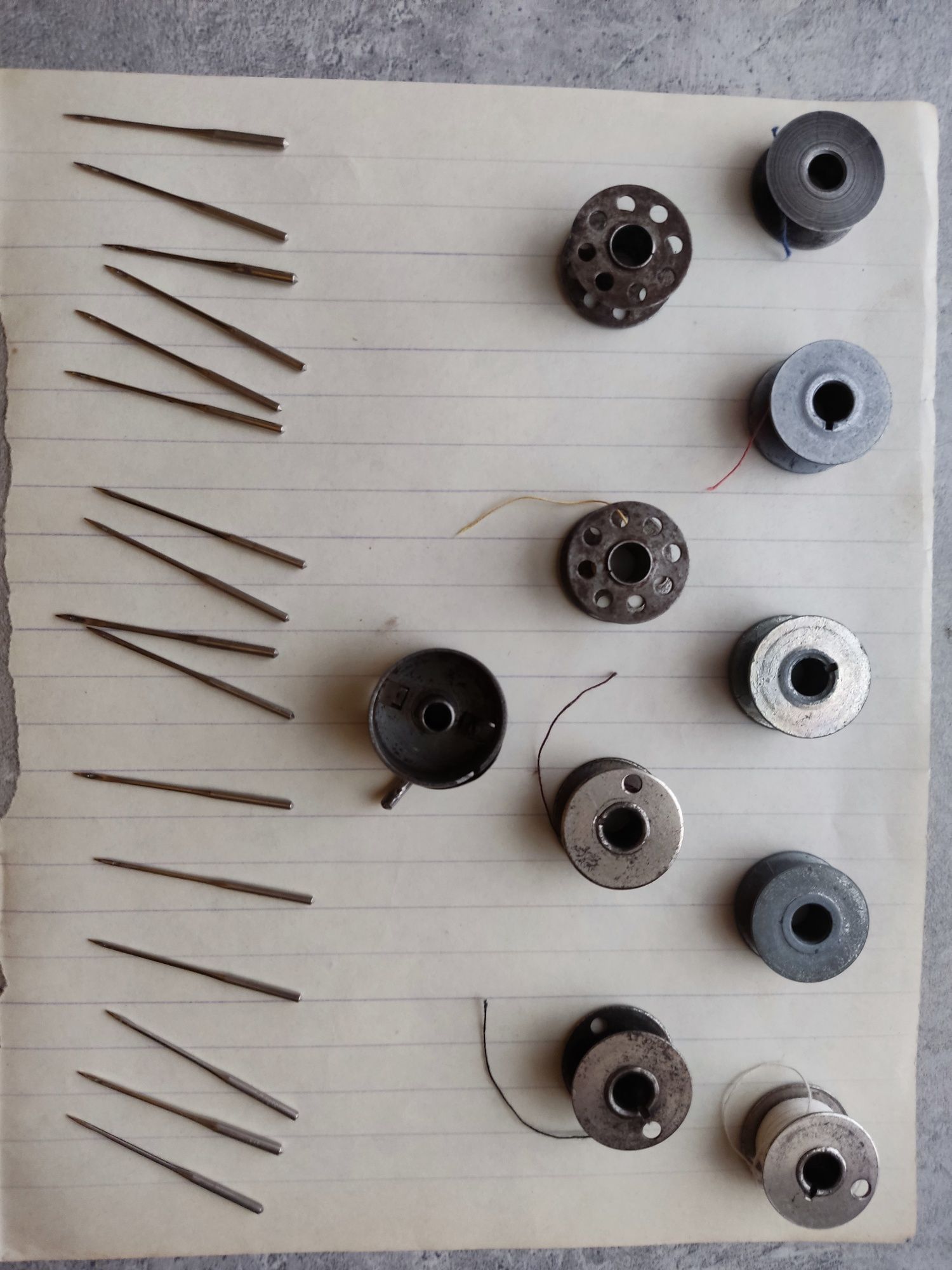 Челнок, шпульки,иглы для швейной машины ссср