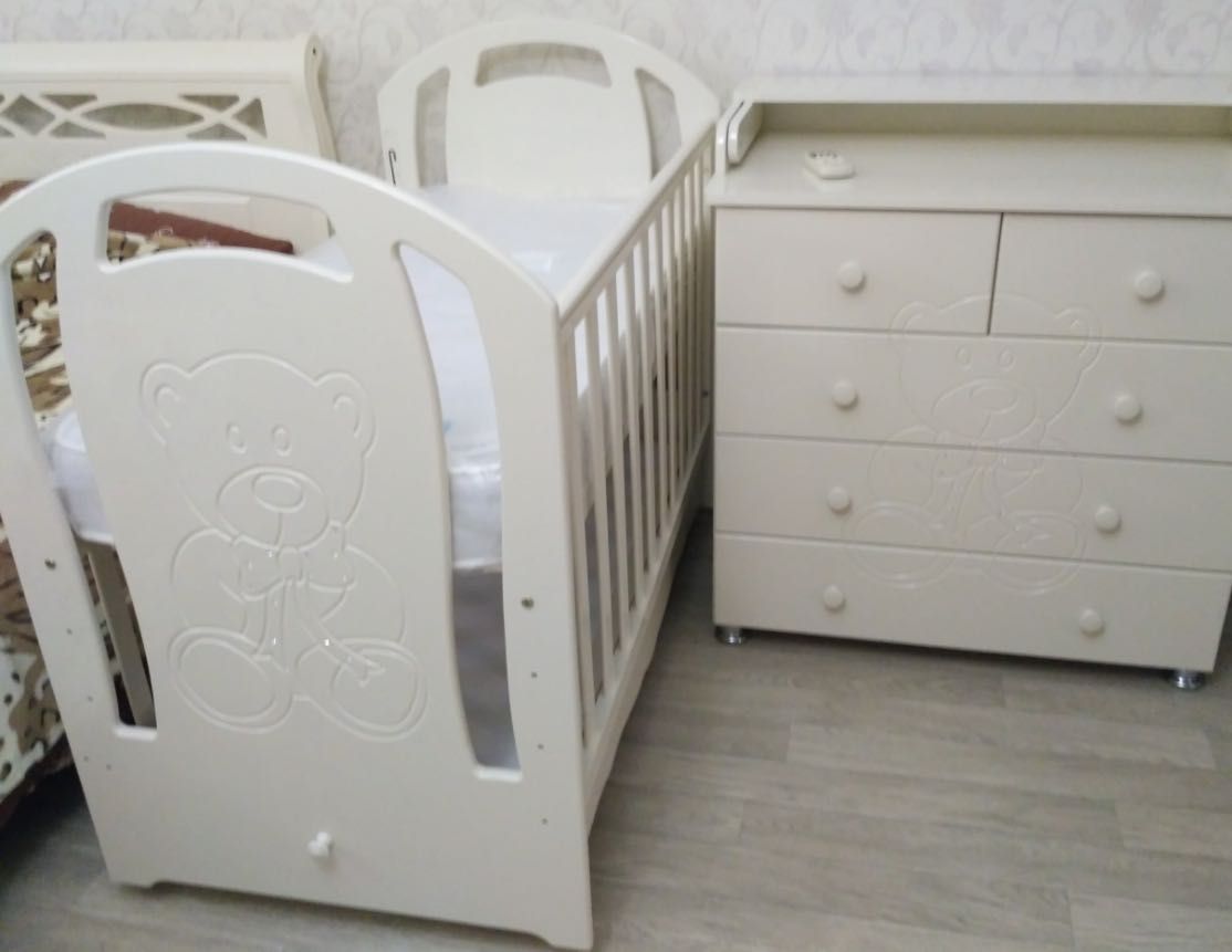 Ліжечко дитяче з народження та трансформується у односпальне ліжко