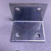 Кутник меблевий 106