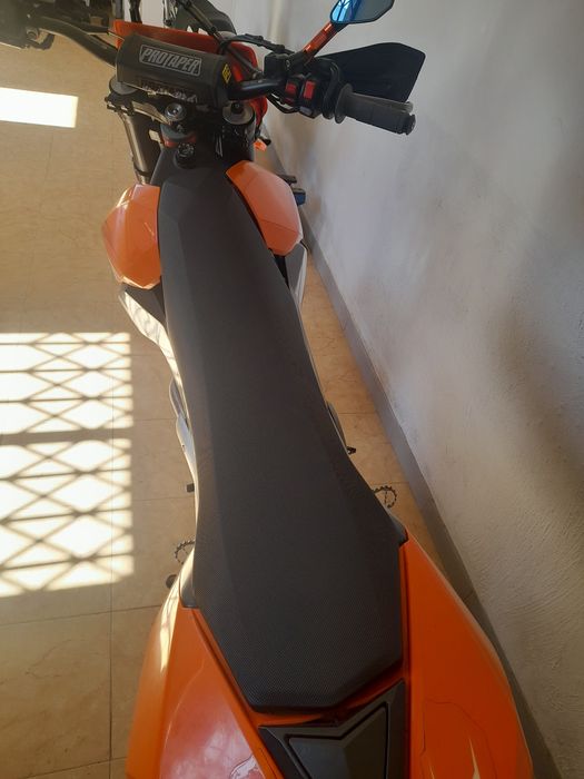 Ktm 690cc super moto (para track day )