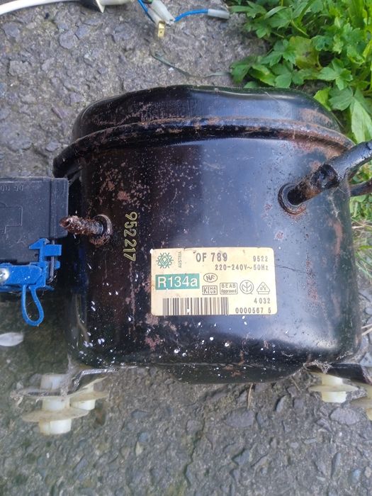 Продам. Комплект. До холодильника. Мотор робочтй кого цікавить пишіть.