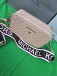 torebka kuferek monogram Michael Kors Torba Hit pudrowy pasek Premium