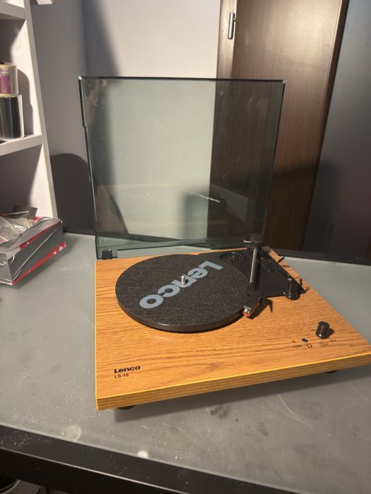 Gramofon Lenco LS-10 — dobry stan + Adapter RCA —> 3,5 mm