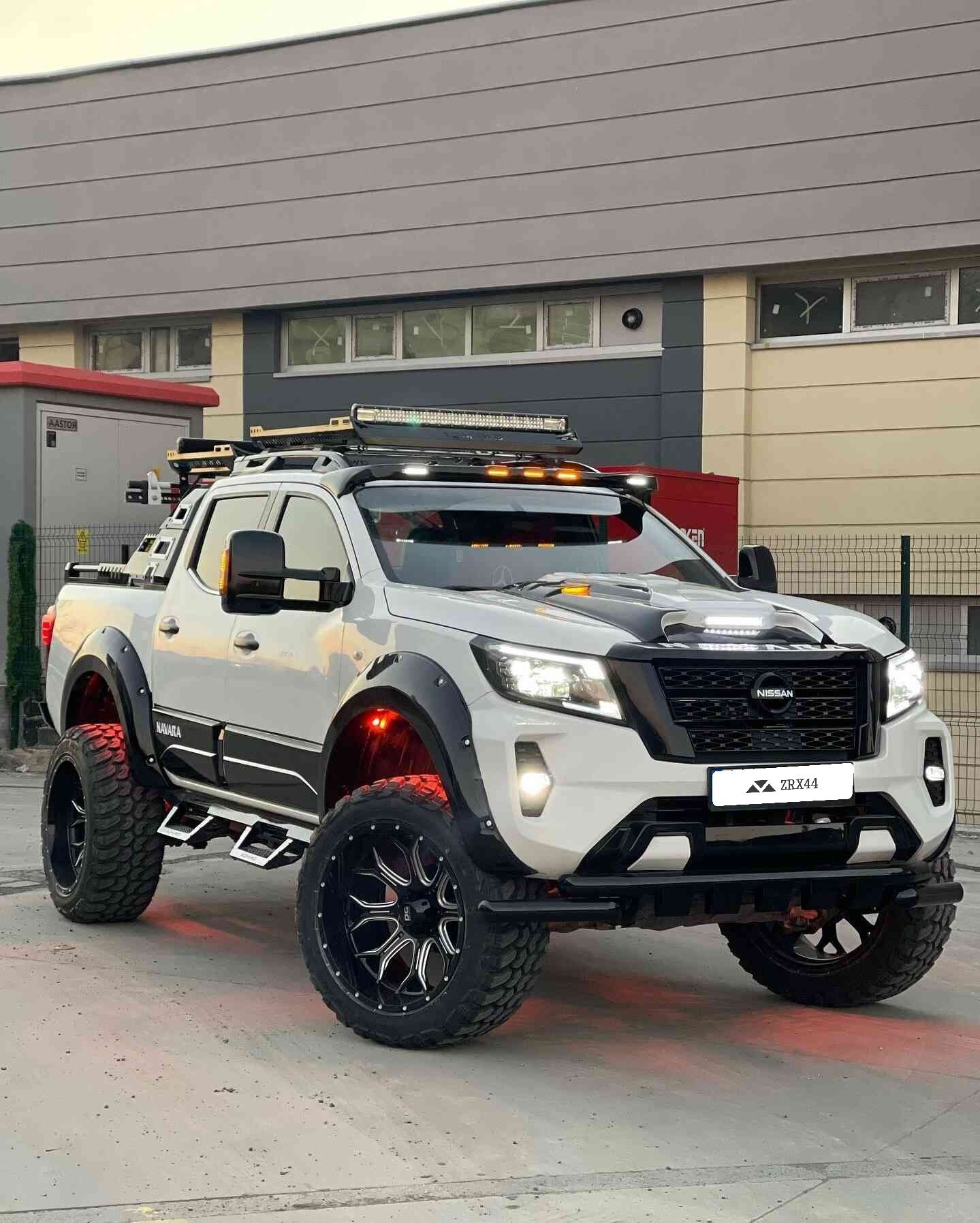 Stopnie boczne progi model T Nissan Navara D23 2015-