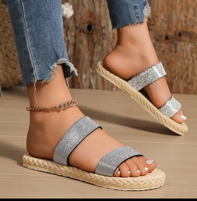 Шикарні блискучі шльопанці  25см