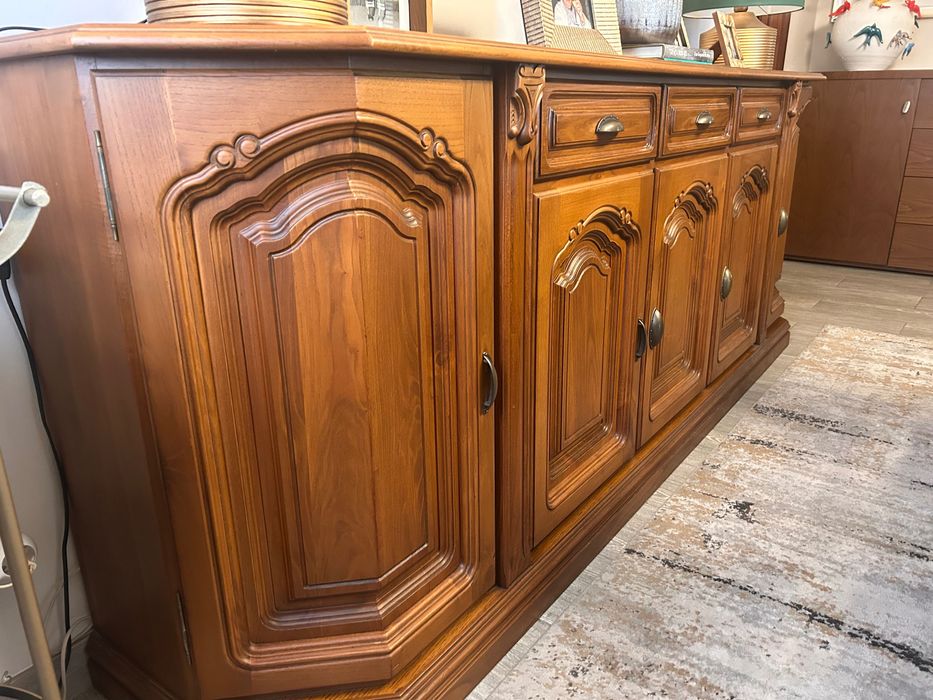 Aparador sala de jantar de madeira de excelente qualidade