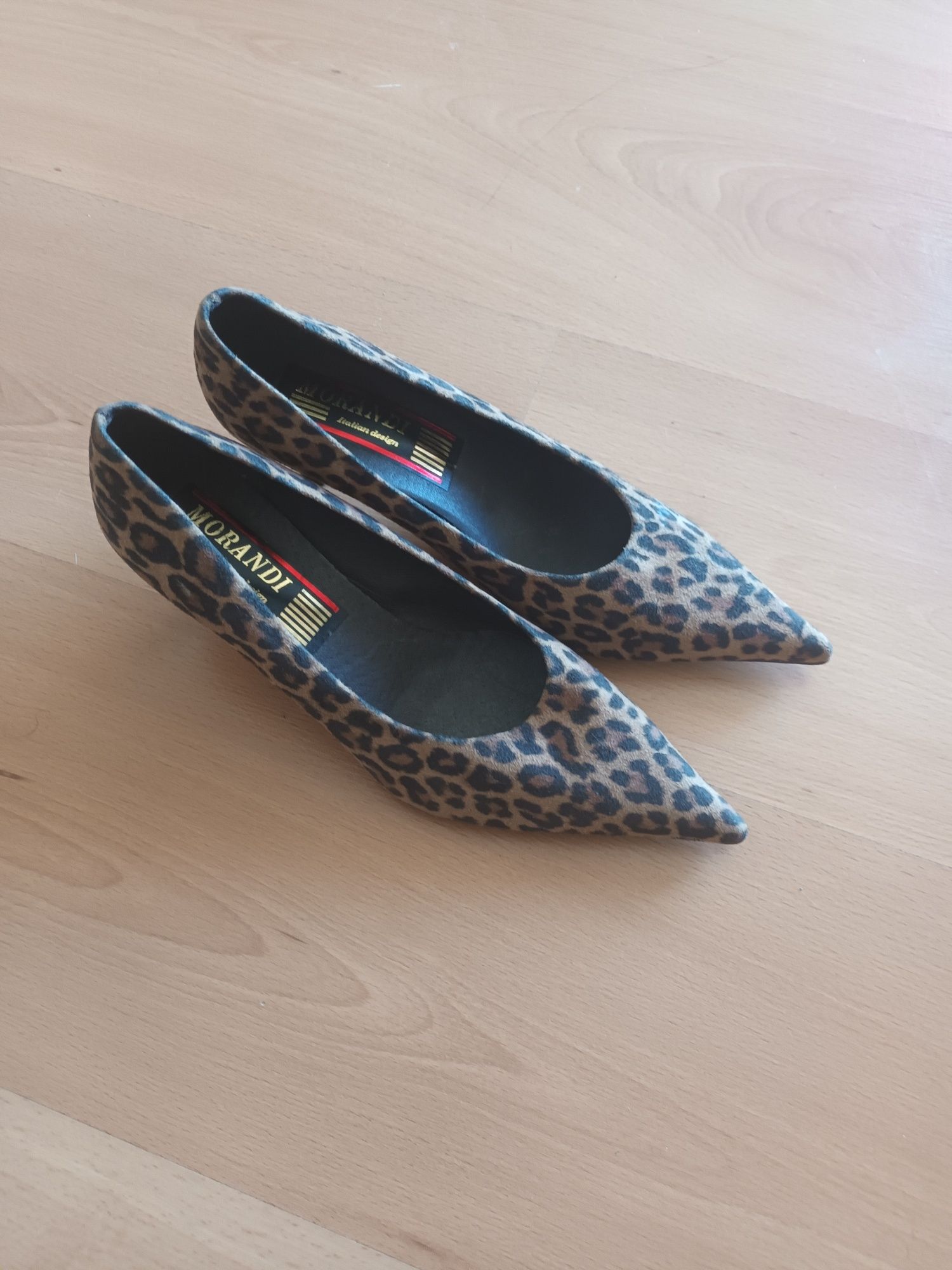 Sapatos tigresa Novos 37
