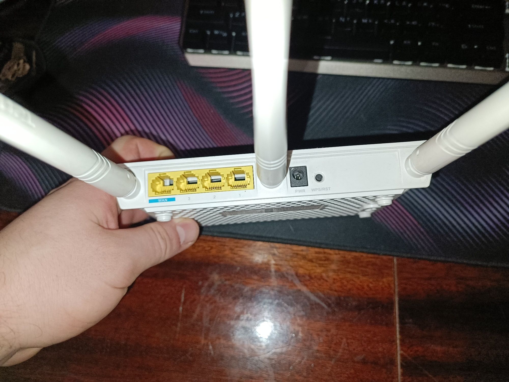 WiFi роуткри, маршрутизатор TP-link, tenda
