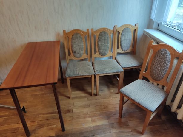 Stół i 4 krzesła oddam
