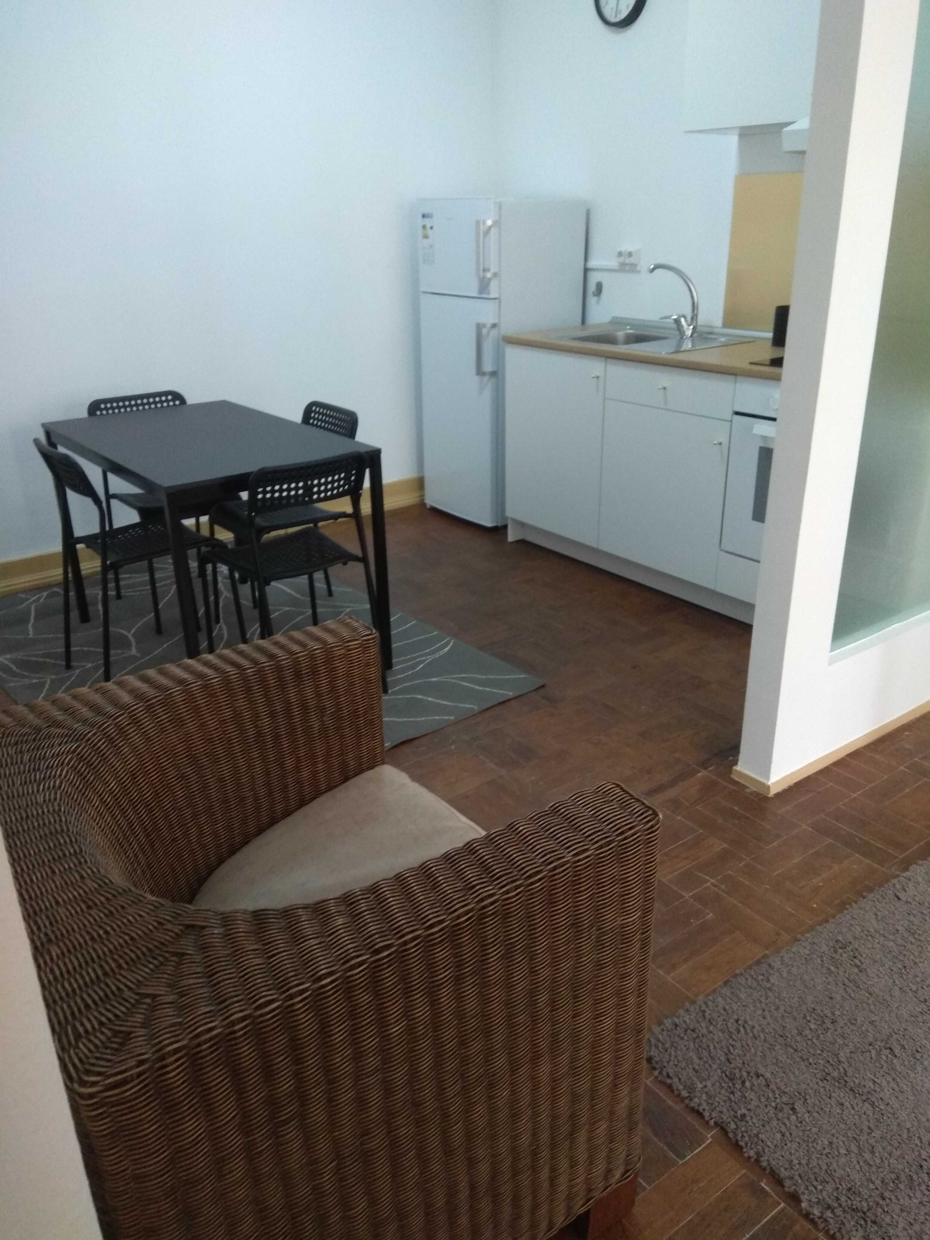 Quarto Estudante Rapariga em T2