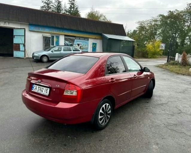 Продам власний Kia Cerato.