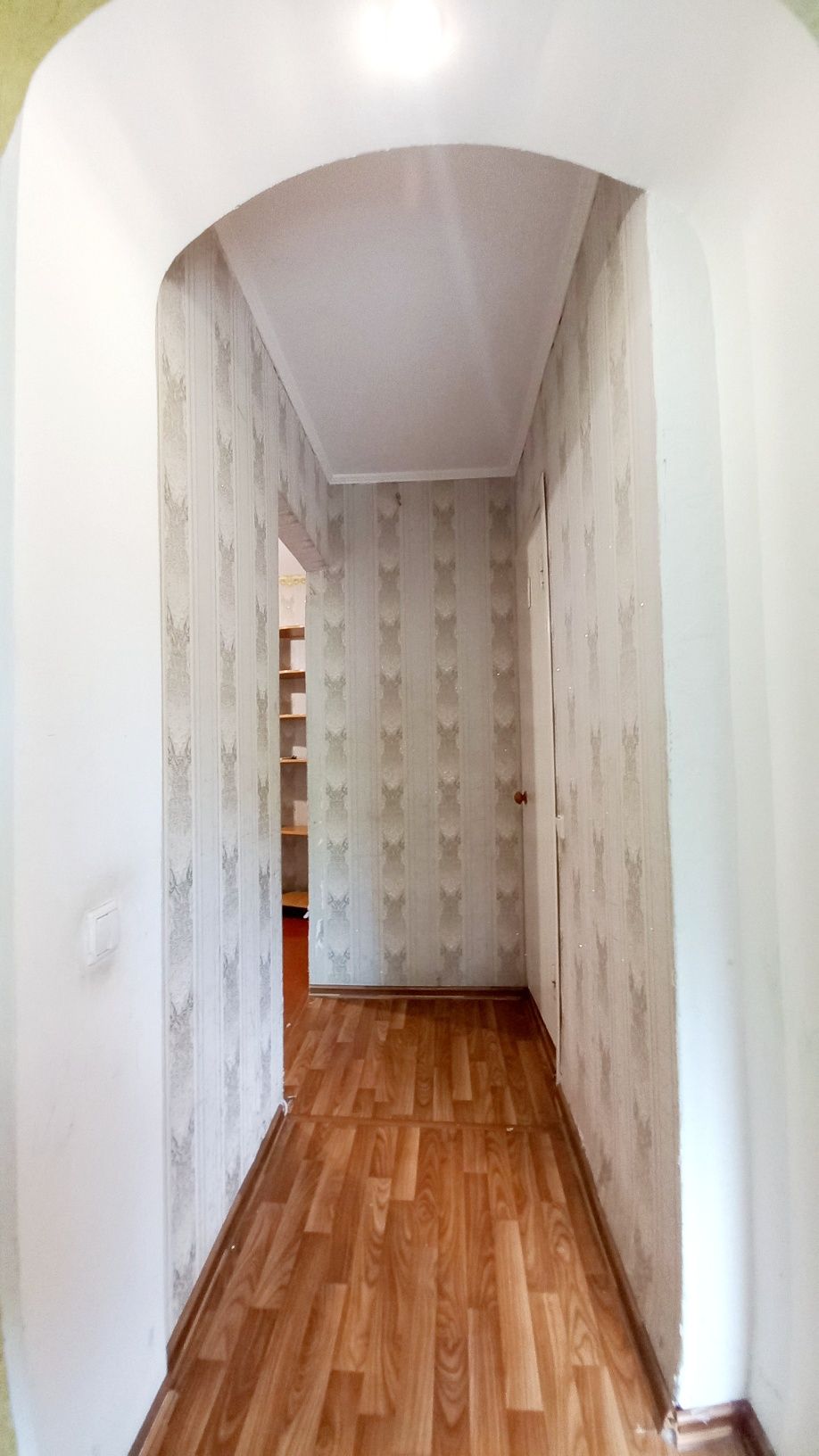 Продаж 2х кімнатної квартири ЮЗР(Руставі)