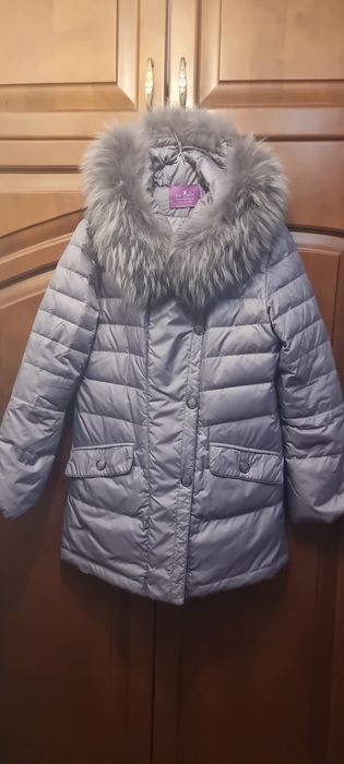 Жіночий пуховик з натуральним хутром