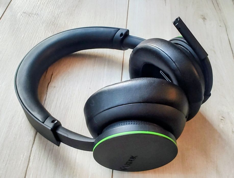 Xbox series X 1TB + 2 pady + słuchawki + Hogwarts Legacy