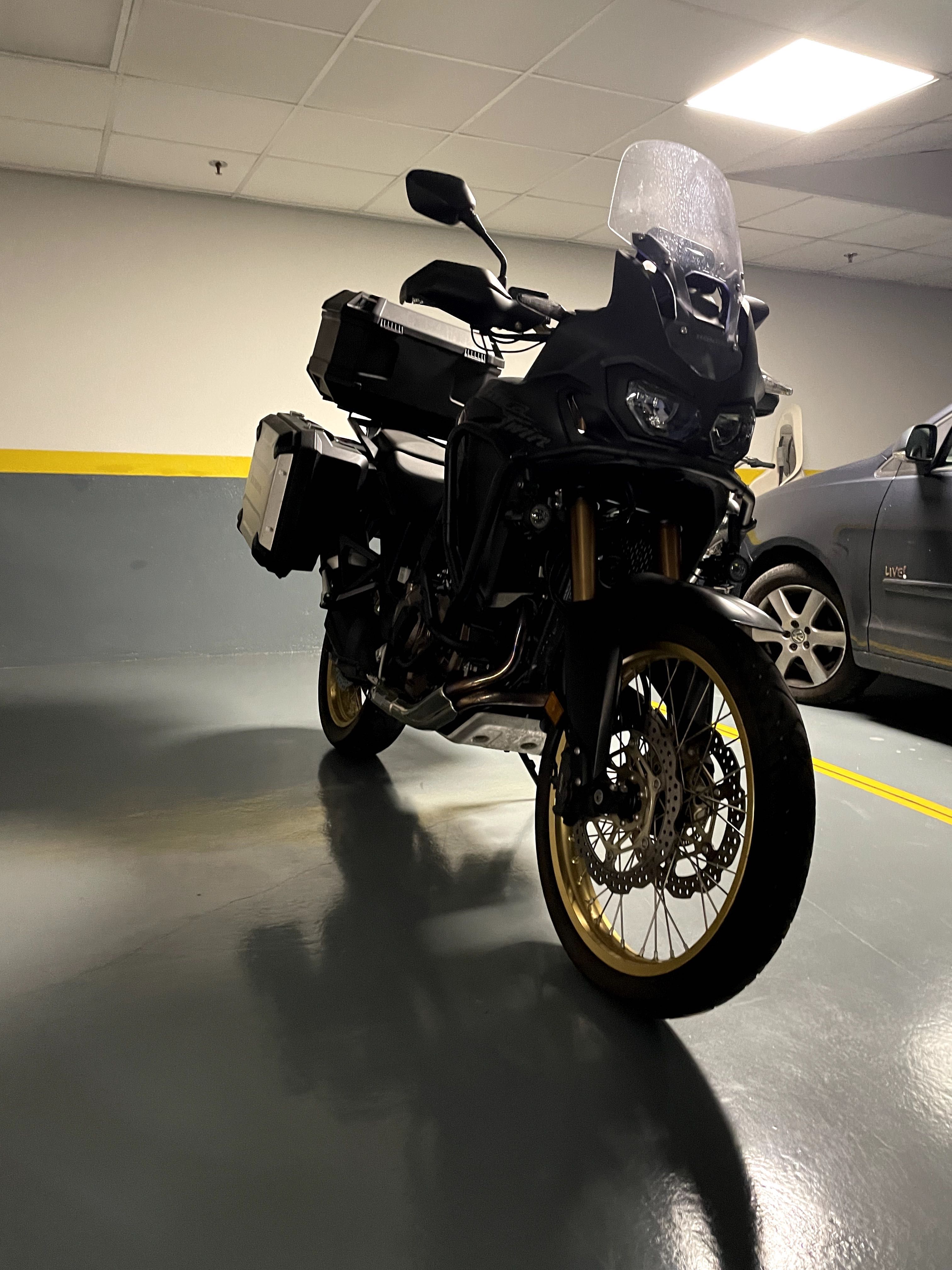 Vendo AFRICA TWIN CRF1000 FULL Extras e Muito Estimada
