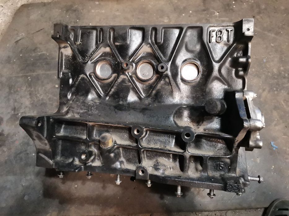 Блок цылиндров. рено-кенго 2001г 1.9тди.блок шлифовать не надо!