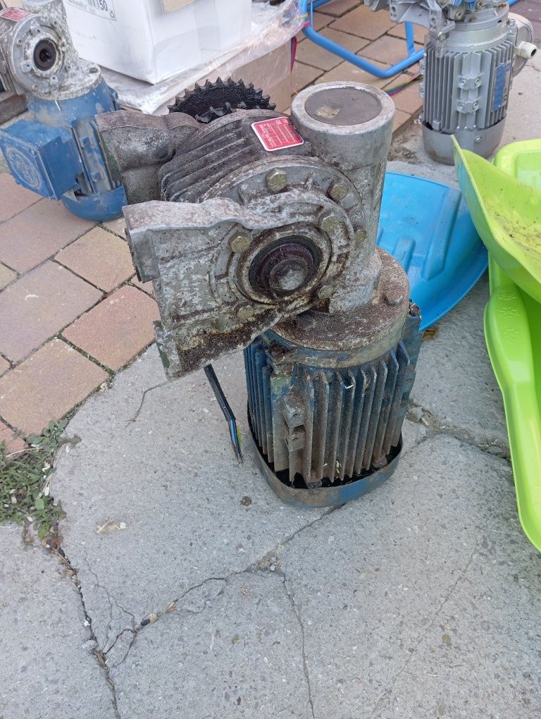 Sprzedam silnik z przekładnią