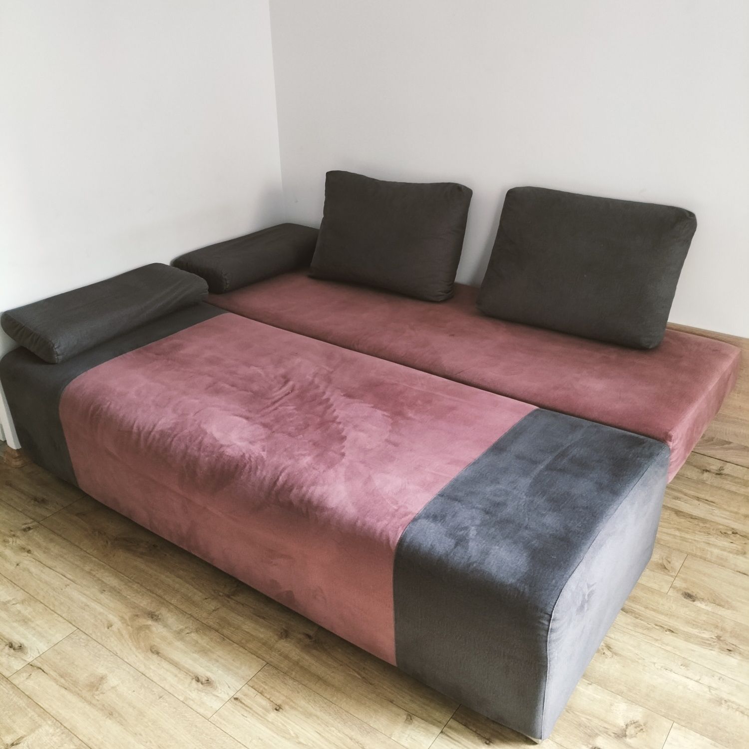 Sofa/ kanapa z funkcją spania i pojemnikiem