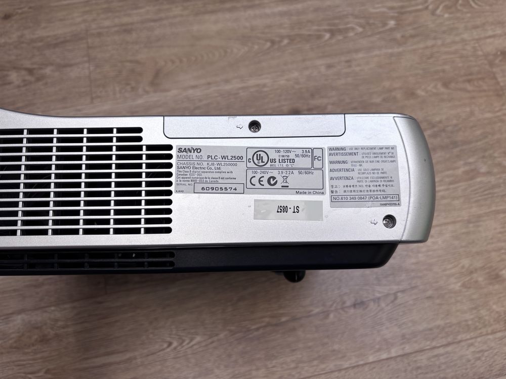 Projektor Sanyo PLC-WL2500 z HDMI