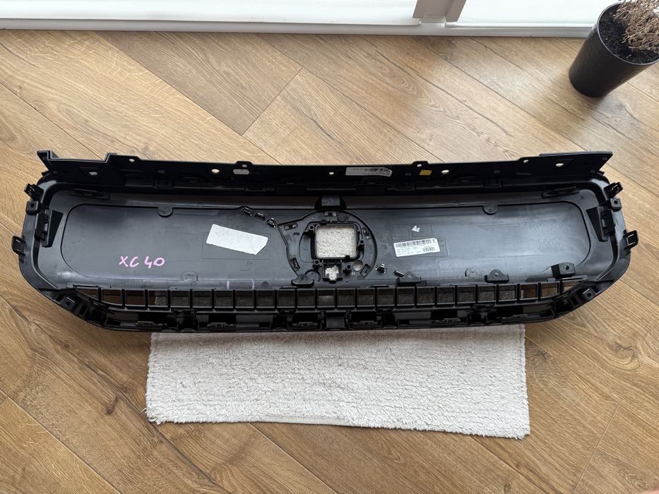 Решітка Volvo XC40 C40 Гриль Recharge