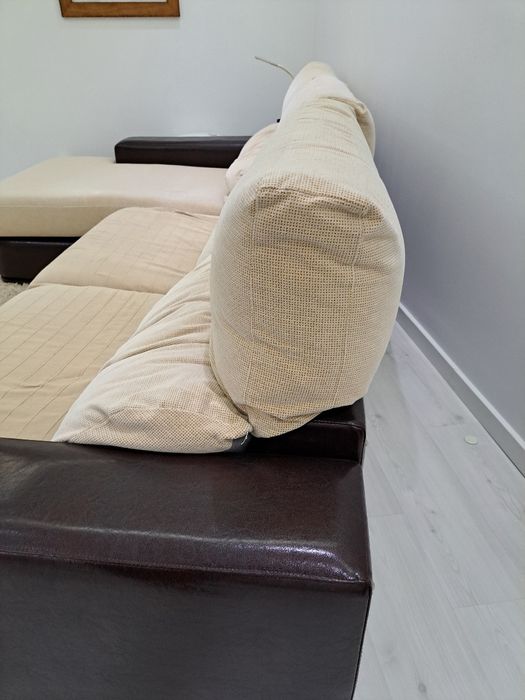 Sofá bege e castanho, em bom estado com capas suplentes 2.85x164