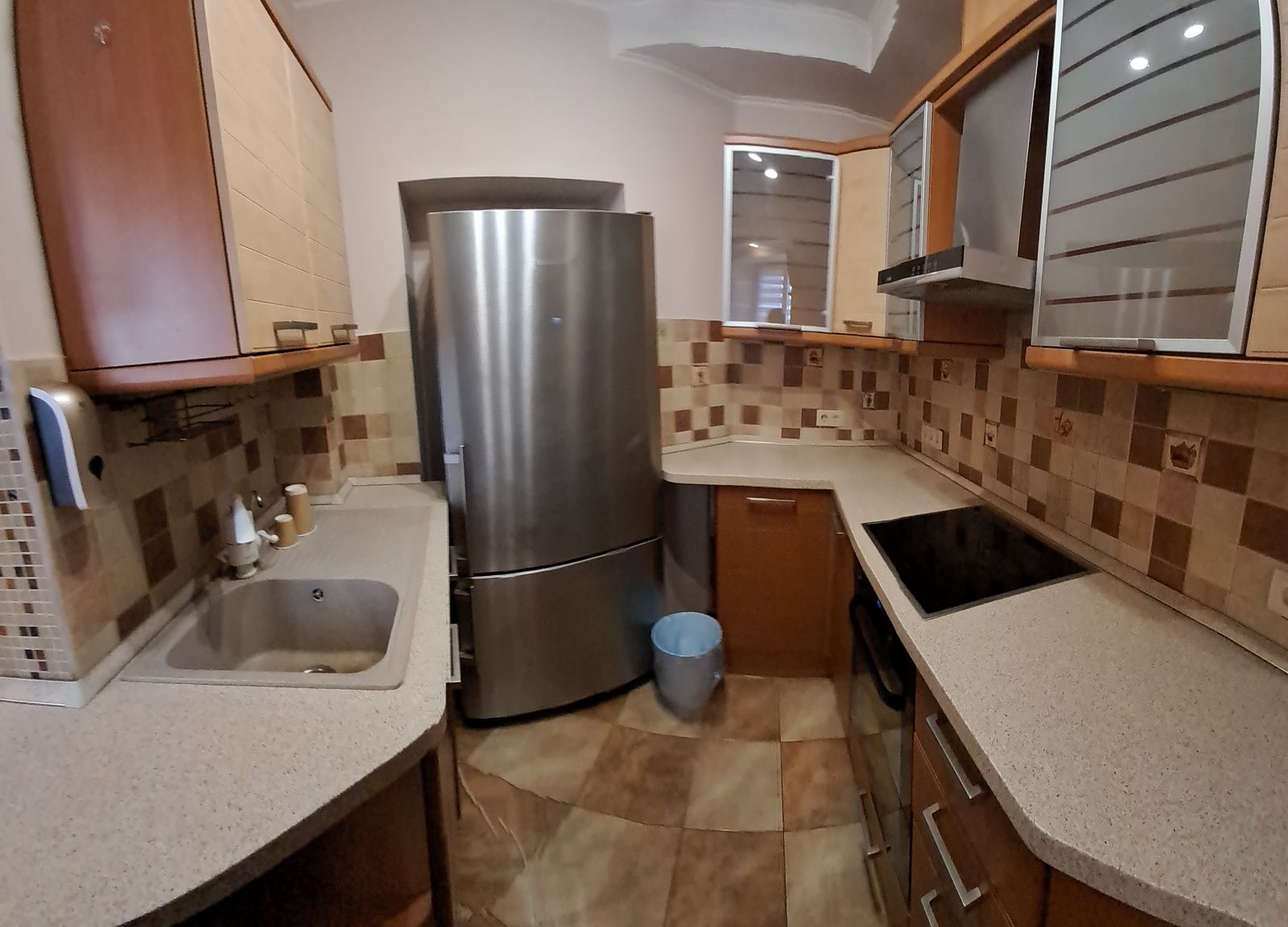 Продам 3 к.кв. вул.Грушевського б.11 р-н Парку, відмінний стан