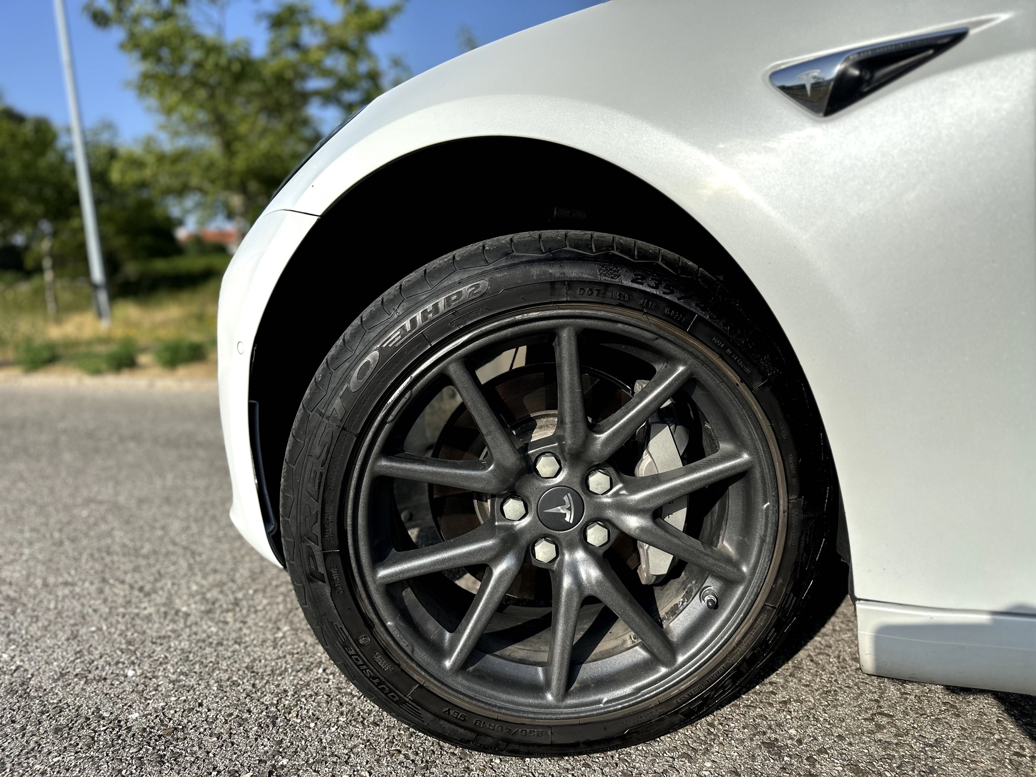 Tesla Model 3  65kW  RWD.  Customizado, digno de destaque!