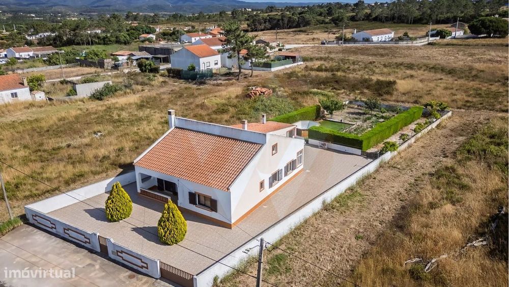 Excelente moradia T4 , garagem e zona de barbecue no Rogil, Aljezur