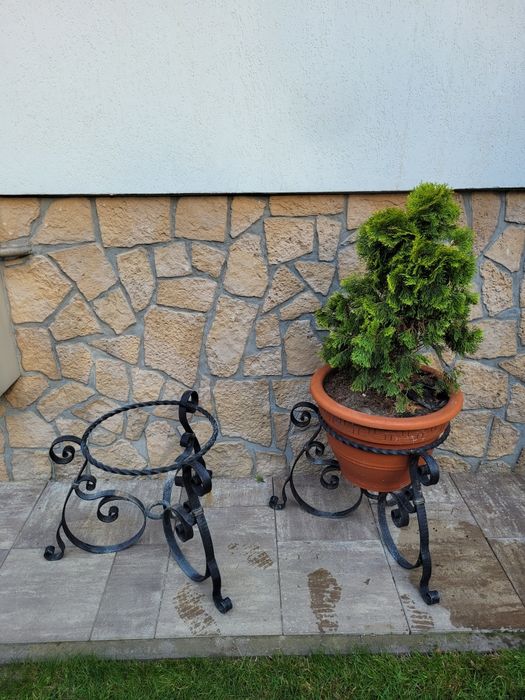 Stojak metalowy kuty na doniczkę