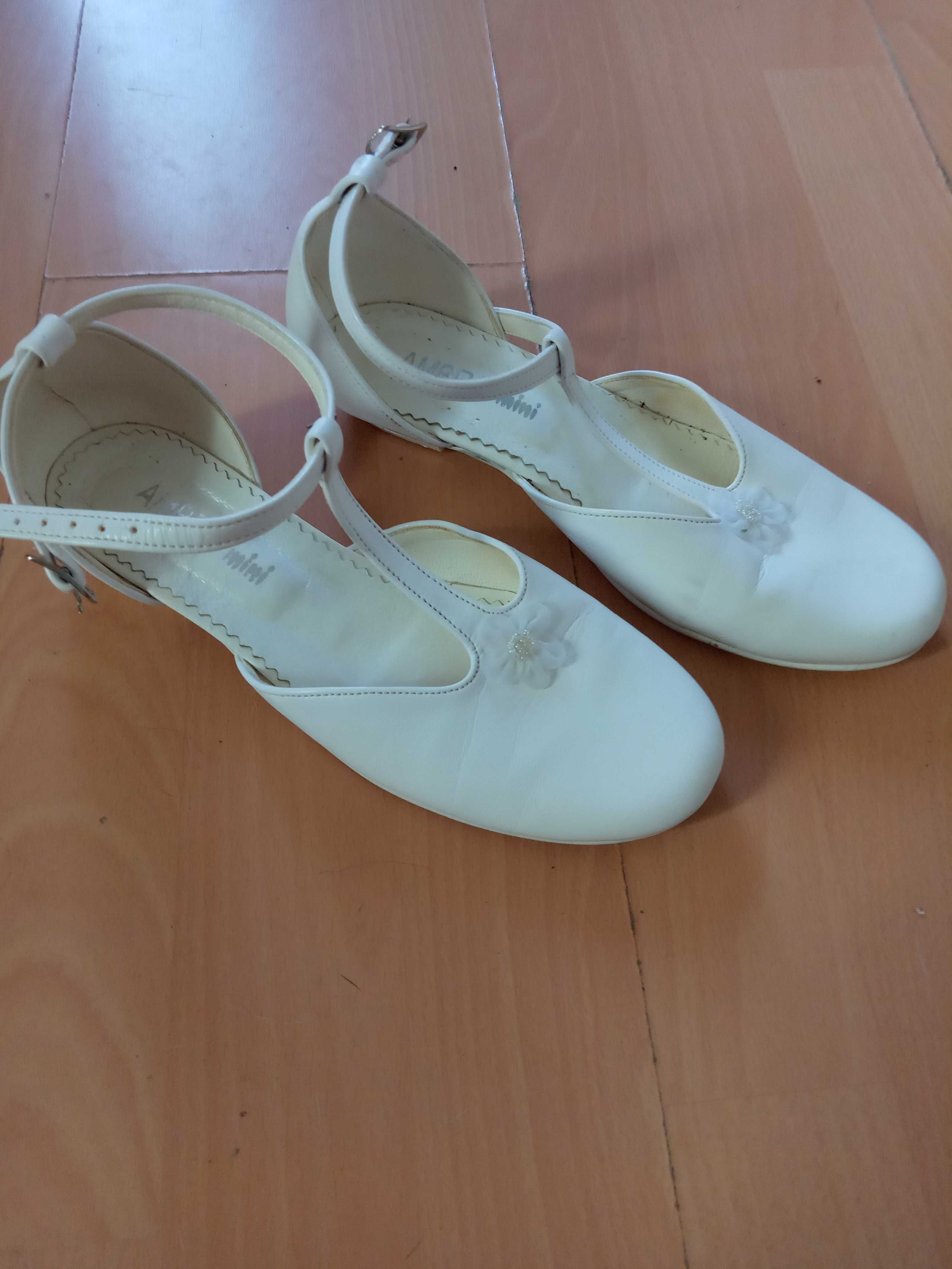 białe pantofelki dziewczynka roz.35 wkł. 22 cm