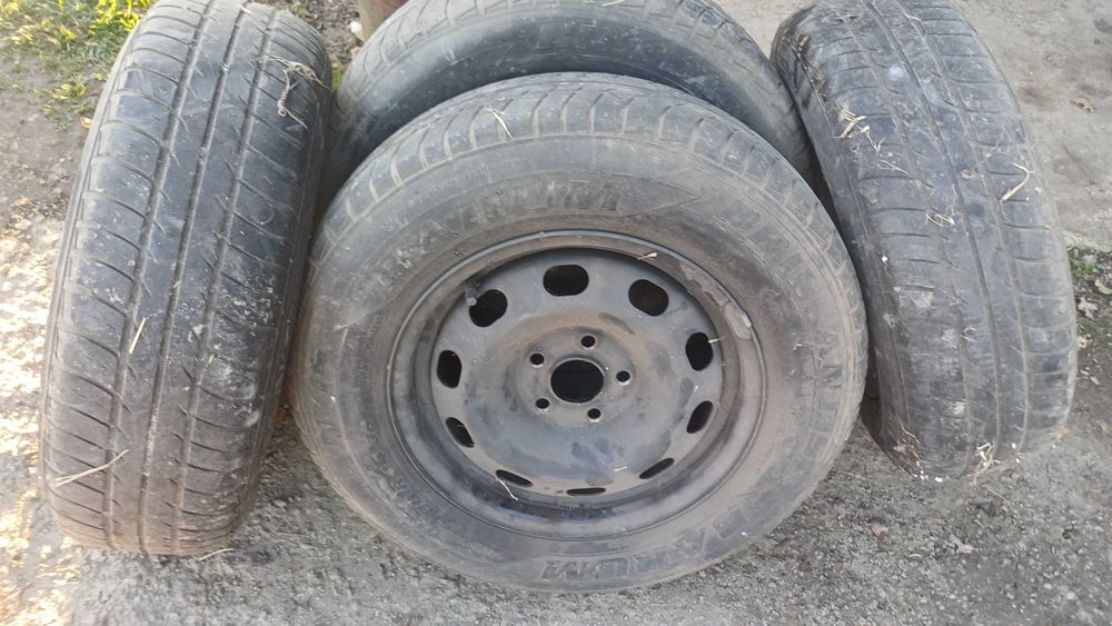 Felgi stalowe z oponami R14 golf