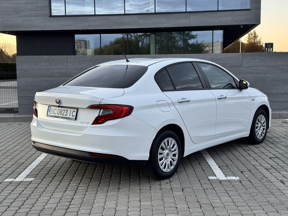 Fiat Tipo 2019 року.