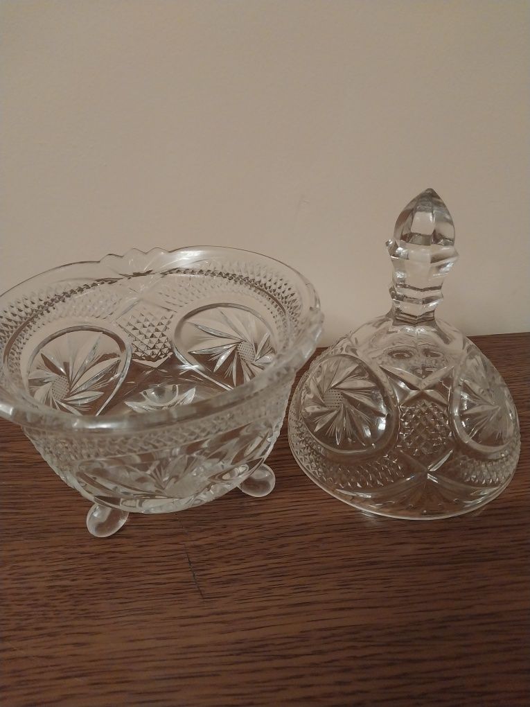 Хрустальная сахарница с крышкой