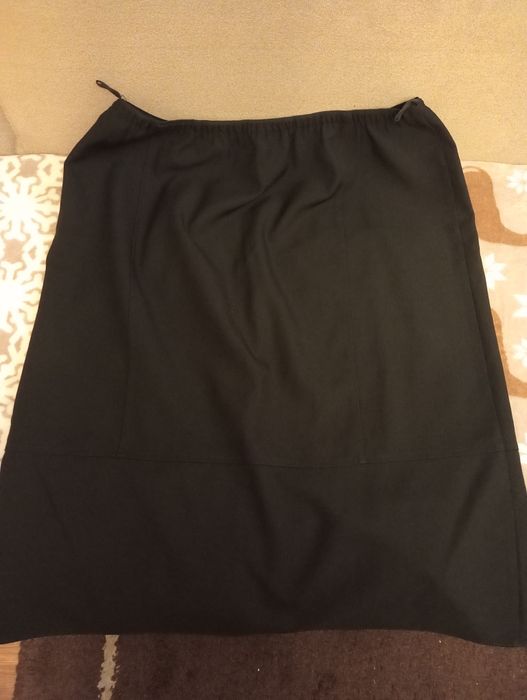 Czarna spódnica na gumie