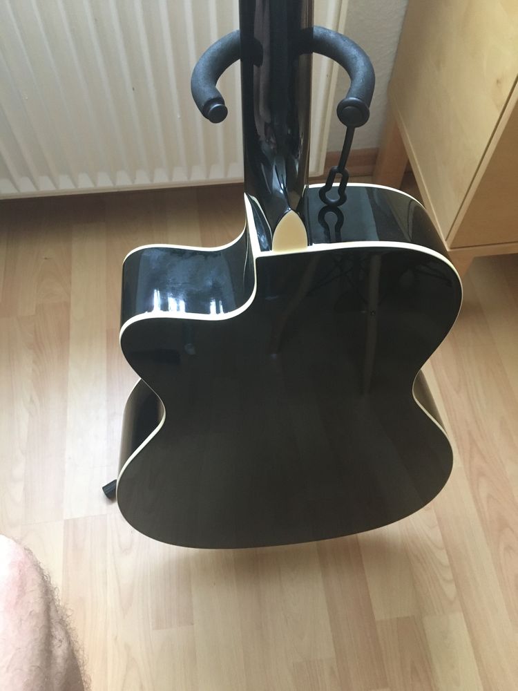 Gitara akustyczna z przystawką