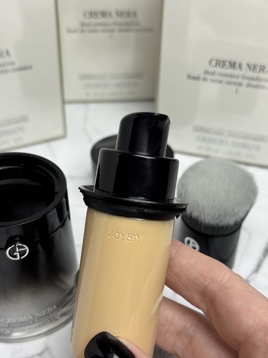 Тональний крем Giorgio Armani 1